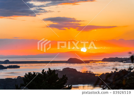 Sunrise seen from Matsushima Park, one of the three most scenic spots in Japan (Matsushima Town, Miyagi Prefecture) Sunrise seen from Matsushima Park, one of the three most scenic spots in Japan (Matsushima Town, Miyagi Prefecture) 83926519