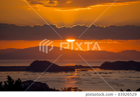 Sunrise seen from Matsushima Park, one of the three most scenic spots in Japan (Matsushima Town, Miyagi Prefecture) 83926529