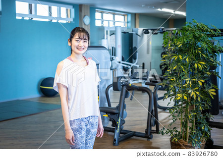 Woman in a gym 83926780