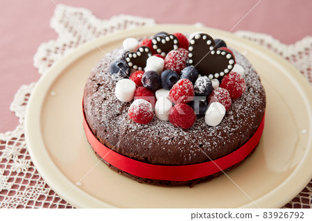 Cute whole cake with berries and chocolate 83926792