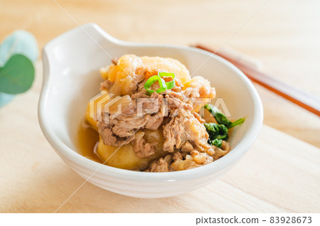 Home-cooked meat and potatoes Home-cooked meat and potatoes 83928673