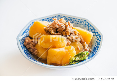 Home-cooked meat and potatoes Home-cooked meat and potatoes 83928676