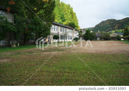 [停課] 廣島縣莊原市原東城市菅岳小學校操場、校舍、室內體操場 83931093