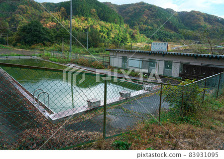 [Closed school] Pool and dressing area of former Tojo Municipal Sugatake Elementary School, Shobara City, Hiroshima Prefecture 83931095