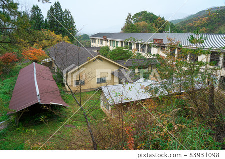 [Closed] Shobara City Onukachu School Building, Shobara City, Hiroshima Prefecture 83931098