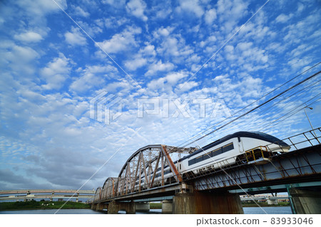 穿越沙丁魚雲和荒川大橋的 Skyliner 穿越沙丁魚雲和荒川大橋的 Skyliner 83933046