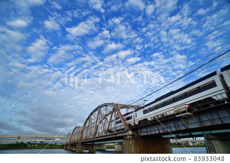 穿越沙丁魚雲和荒川大橋的 Skyliner 穿越沙丁魚雲和荒川大橋的 Skyliner 83933048