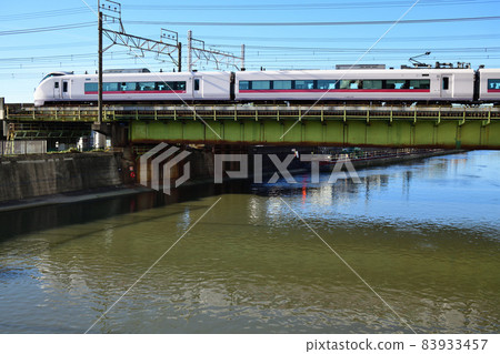 E657系列常磐線穿越綾瀨川的特快列車 83933457