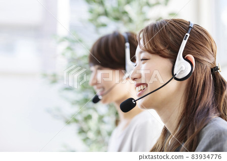 Female employee of a call center that responds to telephone calls 83934776