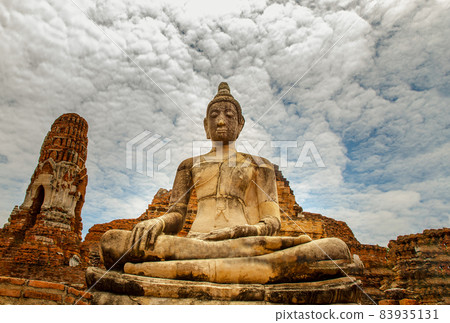 Ancient buddha statue at Wat phra mahathat. Ayutthaya province in Thailand. 83935131