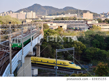 Subway that goes over the Shinkansen Subway that goes over the Shinkansen 83935155