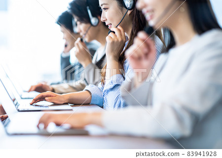 Operator shooting cooperation "+ SHIFT NO GIZAKA" 83941928