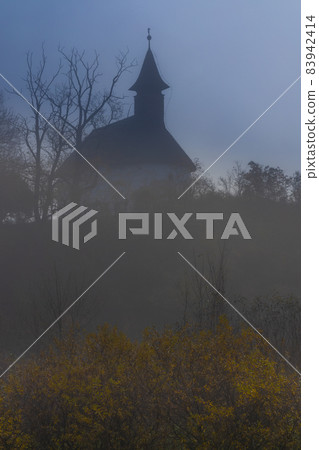 autumn church in Rakacaszend, Northern Hungary 83942414