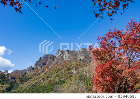 從妙義山全景公園看秋天的妙義山 從妙義山全景公園看秋天的妙義山 83946683