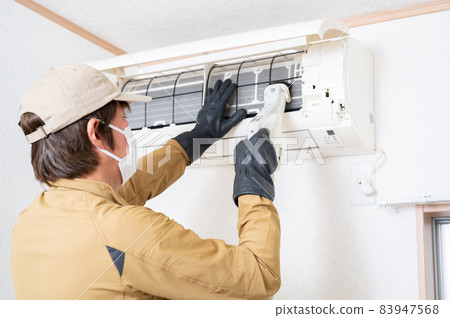 Air conditioner cleaning by a cleaning company 83947568