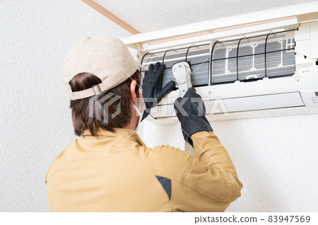 Air conditioner cleaning by a cleaning company 83947569
