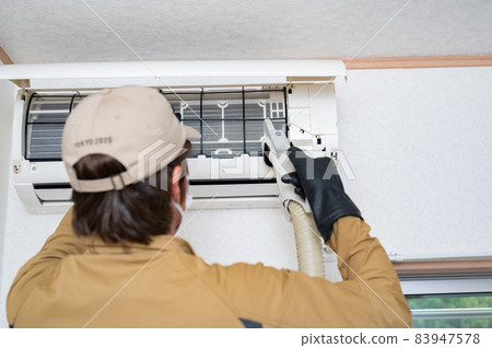 Air conditioner cleaning by a cleaning company 83947578