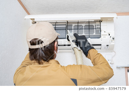 Air conditioner cleaning by a cleaning company 83947579