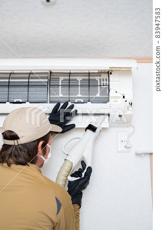 Air conditioner cleaning by a cleaning company 83947583