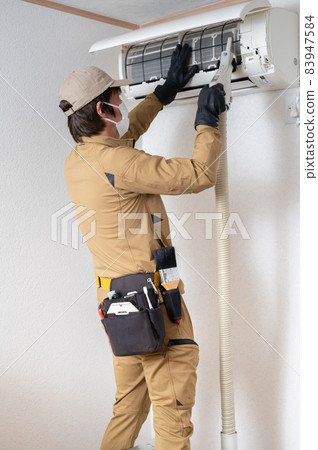 Air conditioner cleaning by a cleaning company 83947584