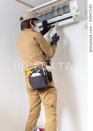 Air conditioner cleaning by a cleaning company 83947585