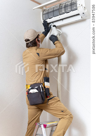 Air conditioner cleaning by a cleaning company 83947586