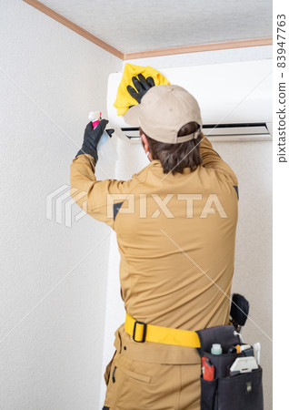 Air conditioner cleaning by a cleaning company Air conditioner cleaning by a cleaning company 83947763
