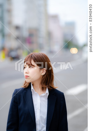 Looking Businesswoman Looking Businesswoman 83948450