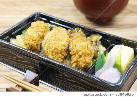 Delicious fried oysters and oyster rice lunch 83949929