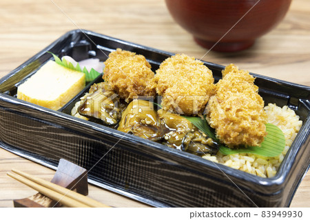 美味的牡蠣炒和牡蠣飯午餐 美味的牡蠣炒和牡蠣飯午餐 83949930