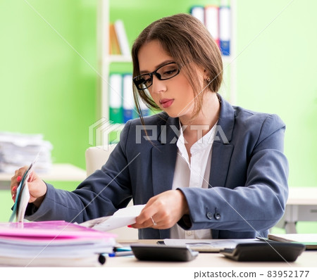 Female financial manager working in the office 83952177