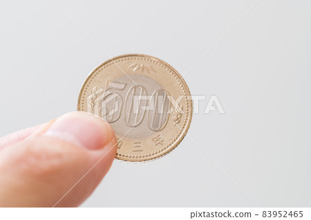 Reiwa 3rd year 新 500 日元硬幣和手圖像 Reiwa 3rd year 新 500 日元硬幣和手圖像 83952465