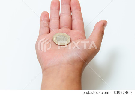 Reiwa 3rd year 新 500 日元硬幣和手圖像 Reiwa 3rd year 新 500 日元硬幣和手圖像 83952469