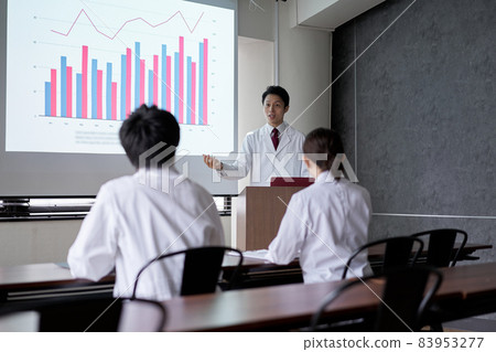 Medical personnel taking the stage at the seminar Medical personnel taking the stage at the seminar 83953277