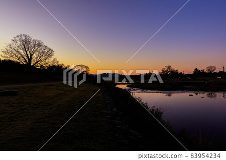 比叡山和鴨川的風景 83954234