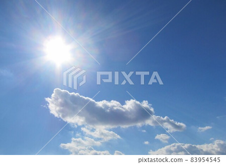 Gray cotton clouds swimming in the blue sky under sunlight ① Gray cotton clouds swimming in the blue sky under sunlight ① 83954545