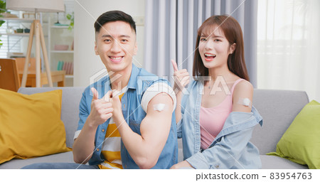 couple have inject vaccine 83954763