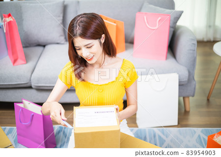 woman open delivery boxes 83954903