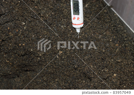用骨粉和種子粉發酵做糊肥 83957049