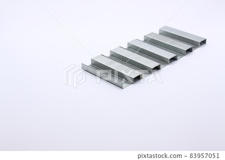 Staple of staple 83957051