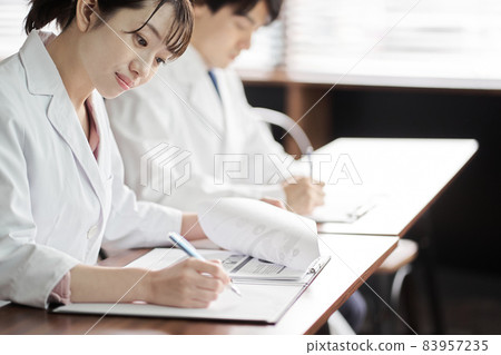 參加研討會的醫務人員 83957235