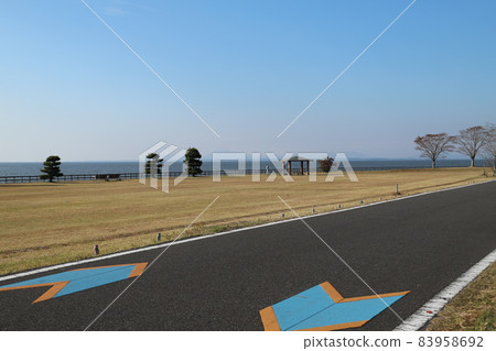 A cyclist running in Tennozaki Park on Tsukuba Kasumigaura Rinrin Road A cyclist running in Tennozaki Park on Tsukuba Kasumigaura Rinrin Road 83958692