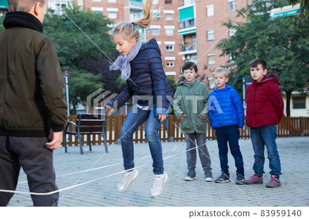 Children playing chinese jump rope 83959140