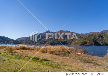 從公路站胜山(小海公園)看河口湖(富士河口湖町) 從公路站胜山(小海公園)看河口湖(富士河口湖町) 83959400