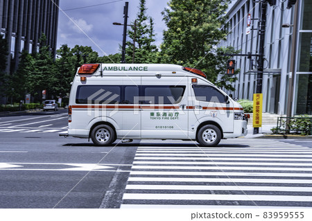 An emergency vehicle (ambulance) that sounds a siren and runs in the city An emergency vehicle (ambulance) that sounds a siren and runs in the city 83959555