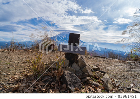 峨眉山山頂（富士河口湖町） 83961451