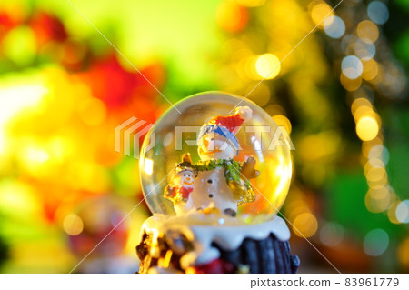 以雪球為中心的聖誕裝飾品 以雪球為中心的聖誕裝飾品 83961779
