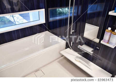 新房子裡的浴室 新房子裡的浴室 83963473