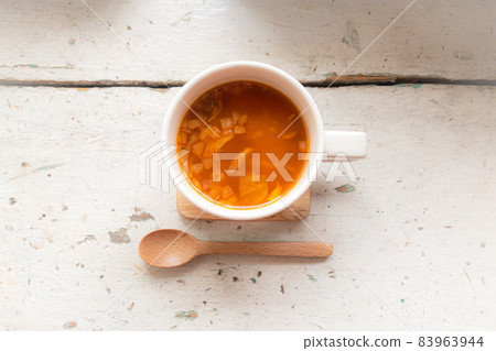 Home Cafe 意大利通心粉湯、木勺和破舊別緻的複古古董白桌 Home Cafe 意大利通心粉湯、木勺和破舊別緻的複古古董白桌 83963944