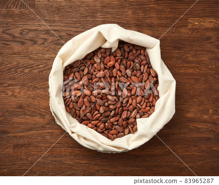 Sack of organic unpeeled cocoa beans 83965287